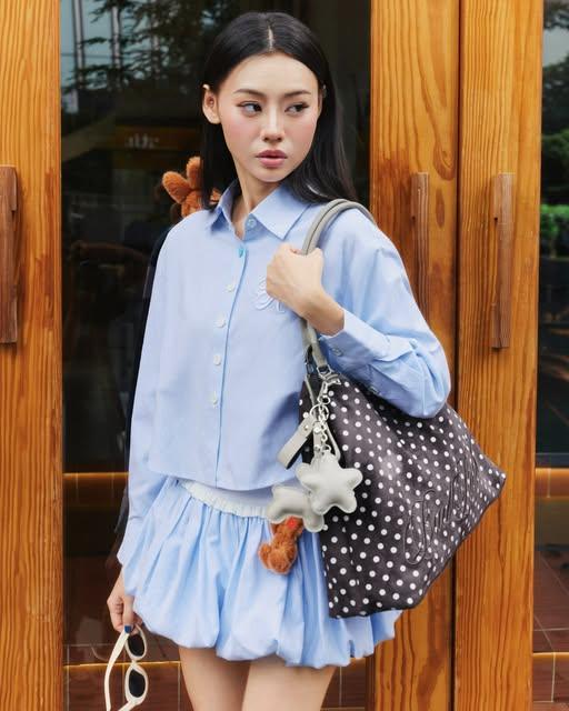 Bad Rabbit Kampagne: Daydream Crop Shirt mit Bubble Skirt und Boba Tea Bag